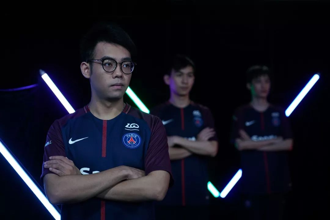 段坚持 段坚持